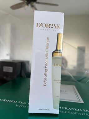 D'OR24K Exfoliating Pearl Milk Cleanser — White & Gold